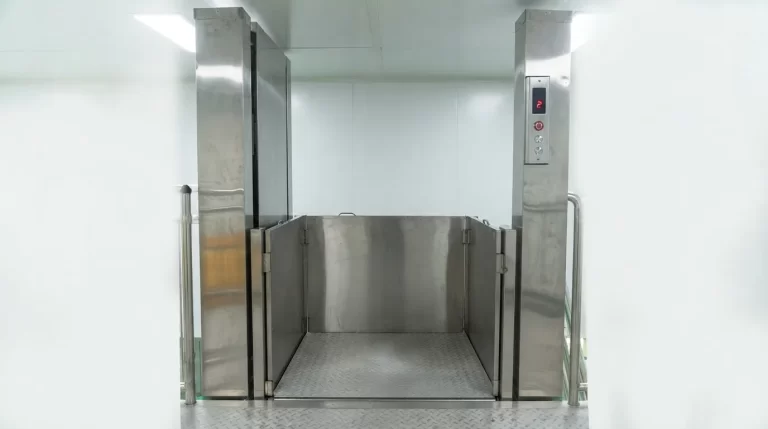 304 Stainless Steel Cargo Lift for Pharmaceutical Raw Material Handling