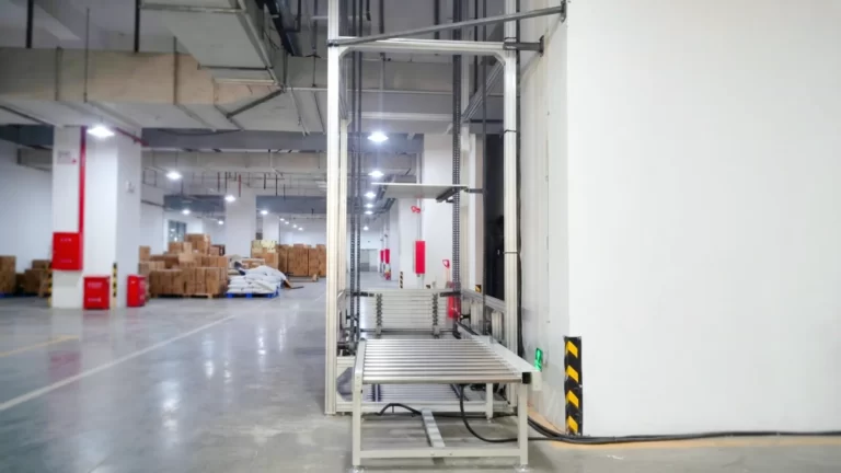 The SJD0.05-6 Reciprocating Lift For Food Industry Warehouses