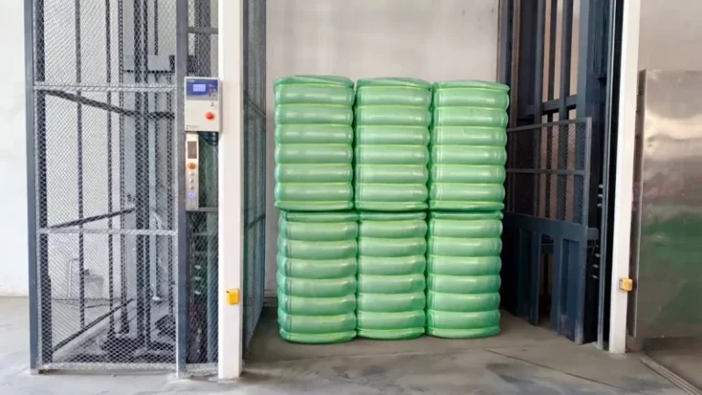9m 4 ton Guide Rail Lift for Chemical Fiber Plant
